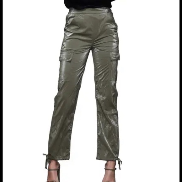 NEW • Good American • The Paper Cargo Pants Olive Green Shiny Large 3 Womens - Picture 1 of 5